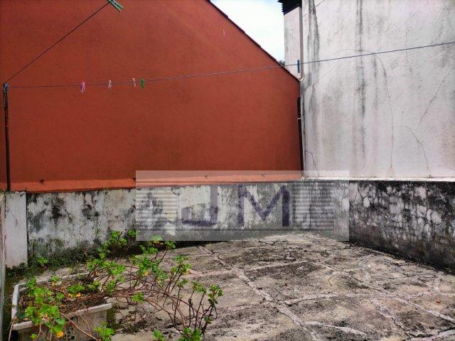 Se vende casa para restaurar céntrica en Ribeira